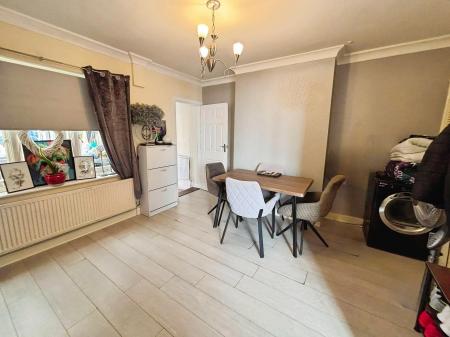 2 bedroom Semi-detached house to let in Brookdale Road, Nuneaton, CV10