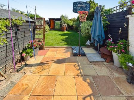 2 bedroom Semi-detached house to let in Brookdale Road, Nuneaton, CV10