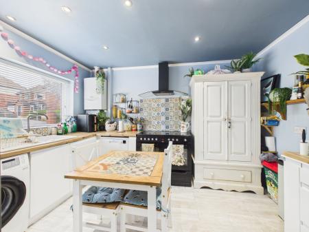 2 bedroom Detached bungalow for sale in St George's Avenue, Hinckley, LE10