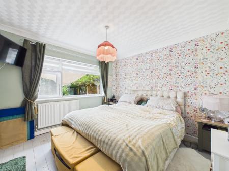 2 bedroom Detached bungalow for sale in St George's Avenue, Hinckley, LE10