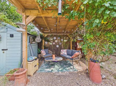 2 bedroom Detached bungalow for sale in St George's Avenue, Hinckley, LE10