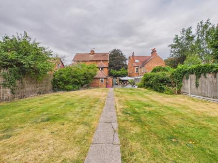 4 bedroom Semi-detached house for sale in Mount Road, Hinckley, LE10