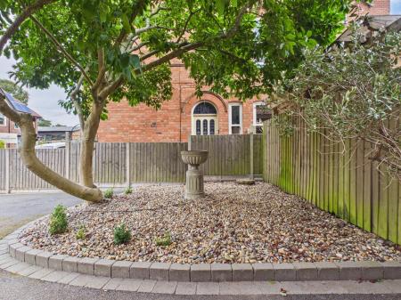 4 bedroom Semi-detached house for sale in Mount Road, Hinckley, LE10