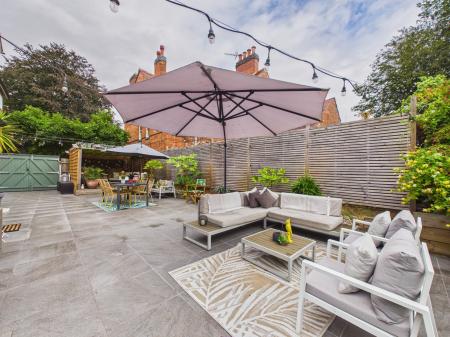 4 bedroom Semi-detached house for sale in Mount Road, Hinckley, LE10