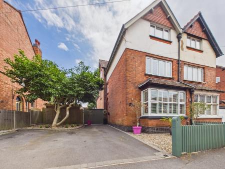 4 bedroom Semi-detached house for sale in Mount Road, Hinckley, LE10