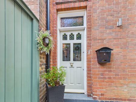 4 bedroom Semi-detached house for sale in Mount Road, Hinckley, LE10