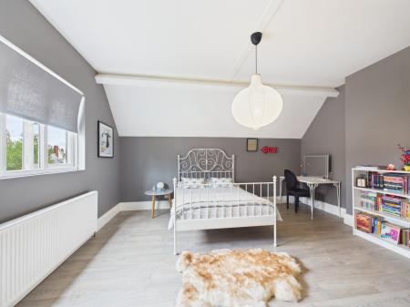 4 bedroom Semi-detached house for sale in Mount Road, Hinckley, LE10