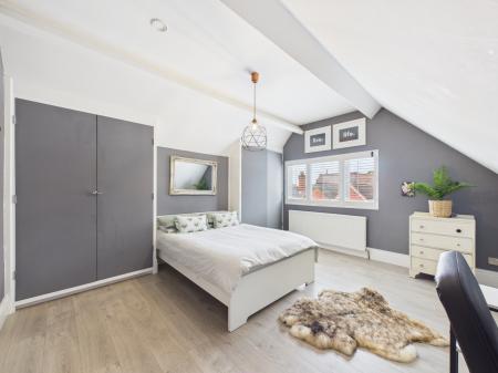 4 bedroom Semi-detached house for sale in Mount Road, Hinckley, LE10