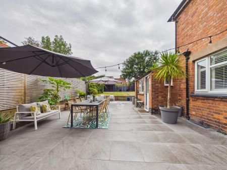 4 bedroom Semi-detached house for sale in Mount Road, Hinckley, LE10