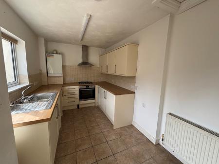 3 bedroom Semi-detached house to let in Camp Hill Road, Nuneaton, CV10