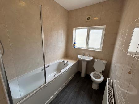 3 bedroom Semi-detached house to let in Camp Hill Road, Nuneaton, CV10