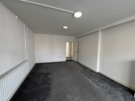 3 bedroom Semi-detached house to let in Camp Hill Road, Nuneaton, CV10