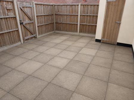 3 bedroom Semi-detached house to let in Camp Hill Road, Nuneaton, CV10