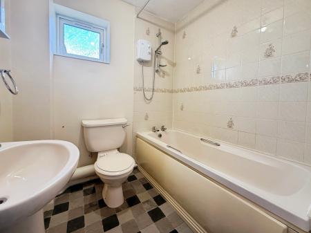 2 bedroom Semi-detached house to let in Sterling Way, Nuneaton, CV11