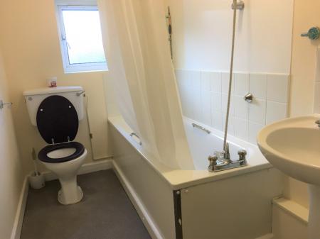 1 bedroom Flat to let in Station Road, Hinckley, LE10
