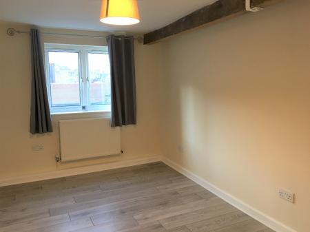 1 bedroom Flat to let in Station Road, Hinckley, LE10