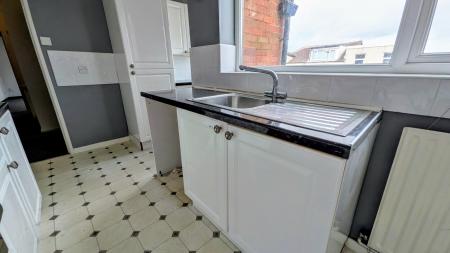1 bedroom Flat to let in Banks Street, Blackpool, Fenny Drayton, FY1