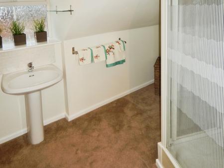 3 bedroom Town house to let in Silken Court, Nuneaton, CV11