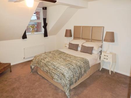 3 bedroom Town house to let in Silken Court, Nuneaton, CV11