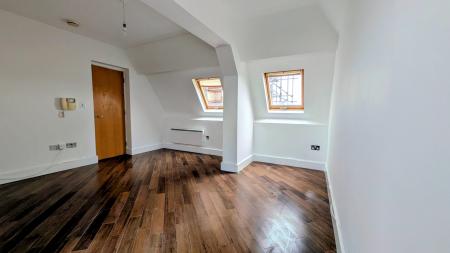 3 bedroom Flat to let in Queens Promenade Bispham, Lancashire, Blackpool, FY2