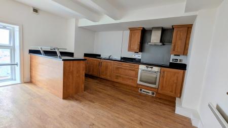 3 bedroom Flat to let in Queens Promenade Bispham, Lancashire, Blackpool, FY2