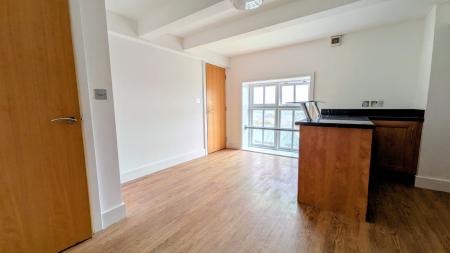 3 bedroom Flat to let in Queens Promenade Bispham, Lancashire, Blackpool, FY2