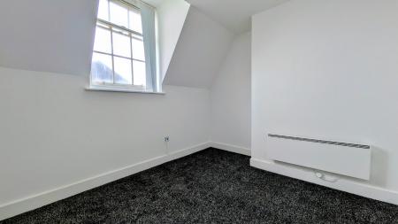 3 bedroom Flat to let in Queens Promenade Bispham, Lancashire, Blackpool, FY2