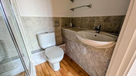 3 bedroom Flat to let in Queens Promenade Bispham, Lancashire, Blackpool, FY2