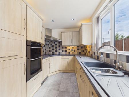 2 bedroom Detached bungalow for sale in Whitemoors Road, Stoke Golding, CV13
