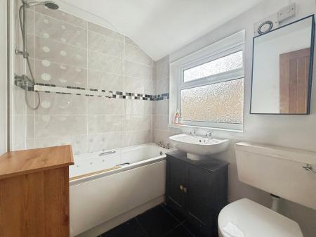 2 bedroom Terraced House to let in Bucks Hill, Camp Hill, Nuneaton, CV10