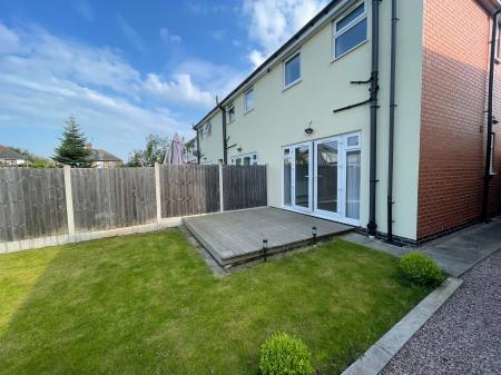 2 bedroom Terraced House to let in Elwell Avenue, Barwell, LE9