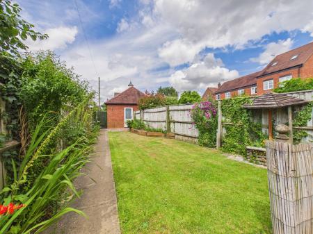 3 bedroom Semi-detached house to let in Station Road, Stoke Golding, CV13