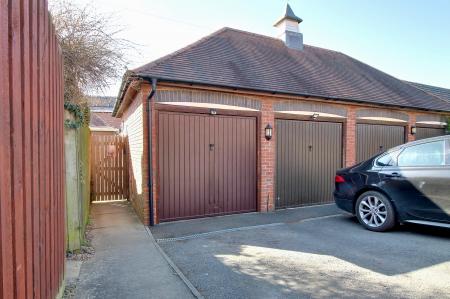 3 bedroom Semi-detached house to let in Station Road, Stoke Golding, CV13