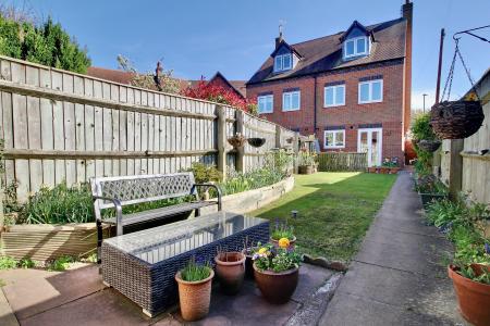 3 bedroom Semi-detached house to let in Station Road, Stoke Golding, CV13