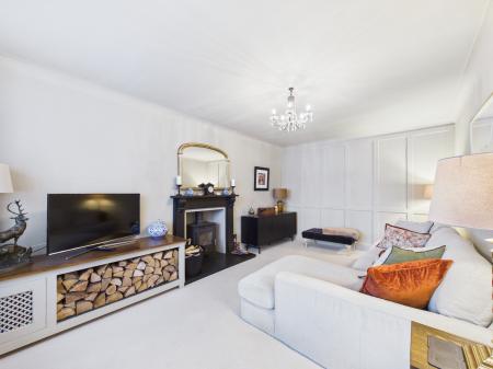 4 bedroom Detached house for sale in Sapcote Road, Burbage, LE10