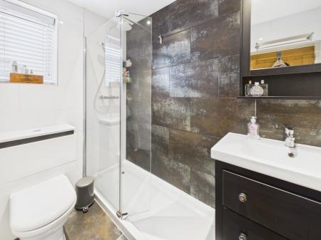 4 bedroom Detached house for sale in Sapcote Road, Burbage, LE10