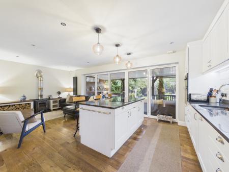4 bedroom Detached house for sale in Sapcote Road, Burbage, LE10