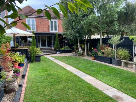 4 bedroom Detached house for sale in Sapcote Road, Burbage, LE10