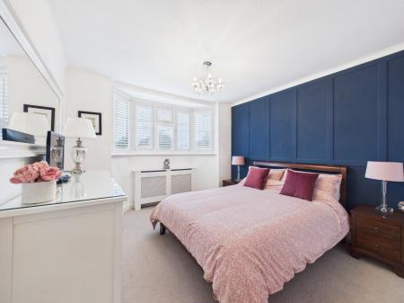 4 bedroom Detached house for sale in Sapcote Road, Burbage, LE10