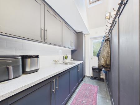 4 bedroom Detached house for sale in Sapcote Road, Burbage, LE10