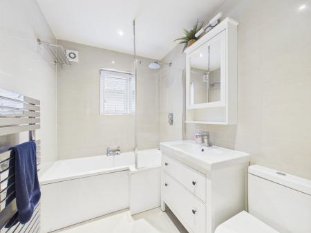 4 bedroom Detached house for sale in Sapcote Road, Burbage, LE10