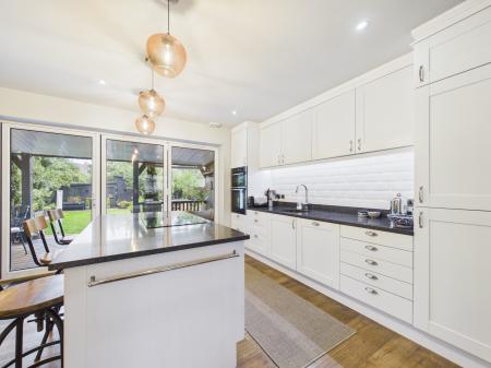 4 bedroom Detached house for sale in Sapcote Road, Burbage, LE10