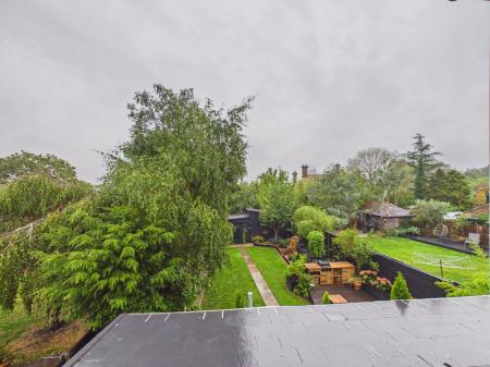 4 bedroom Detached house for sale in Sapcote Road, Burbage, LE10