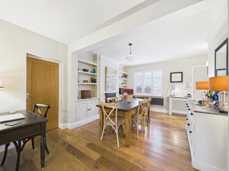 4 bedroom Detached house for sale in Sapcote Road, Burbage, LE10
