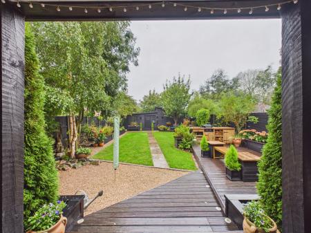 4 bedroom Detached house for sale in Sapcote Road, Burbage, LE10