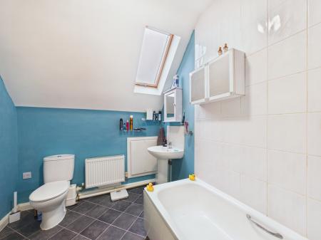 3 bedroom Terraced House for sale in Langham Close, Hinckley, LE10