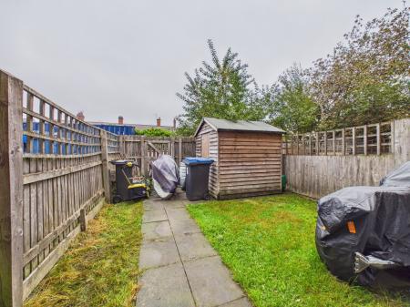 3 bedroom Terraced House for sale in Langham Close, Hinckley, LE10