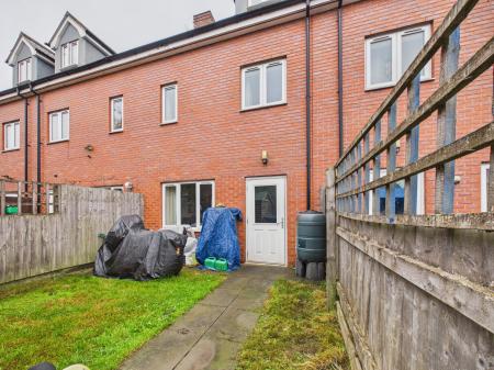3 bedroom Terraced House for sale in Langham Close, Hinckley, LE10