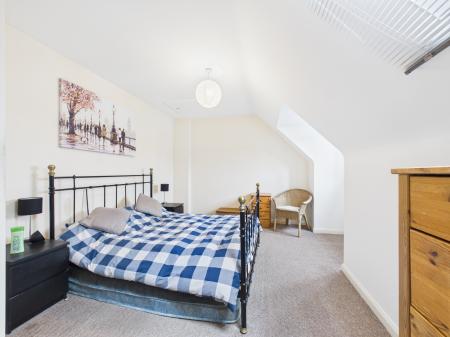 3 bedroom Terraced House for sale in Langham Close, Hinckley, LE10