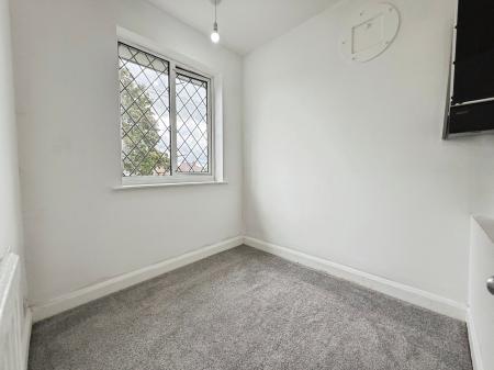 3 bedroom Semi-detached house to let in Hollystitches Road, Nuneaton, CV10
